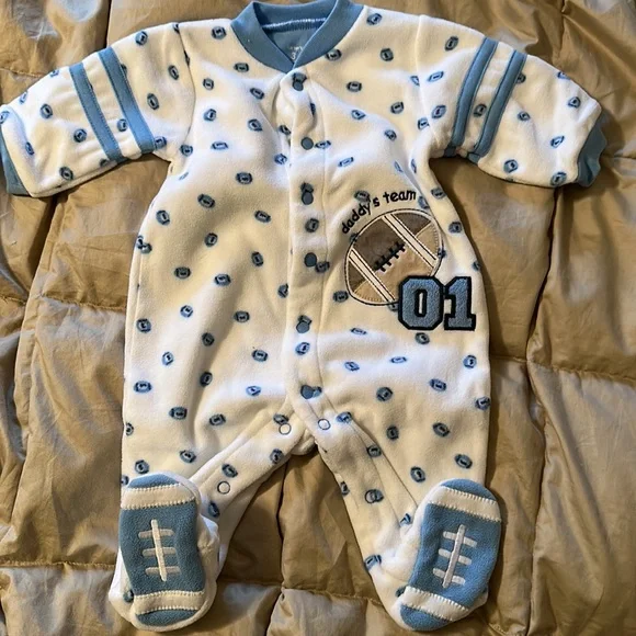 Carters Pajamas - 4 pair bundle - Picture 5 of 7